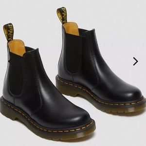 Dr. Martens 2976 Chelsea Boot - Women's US 7